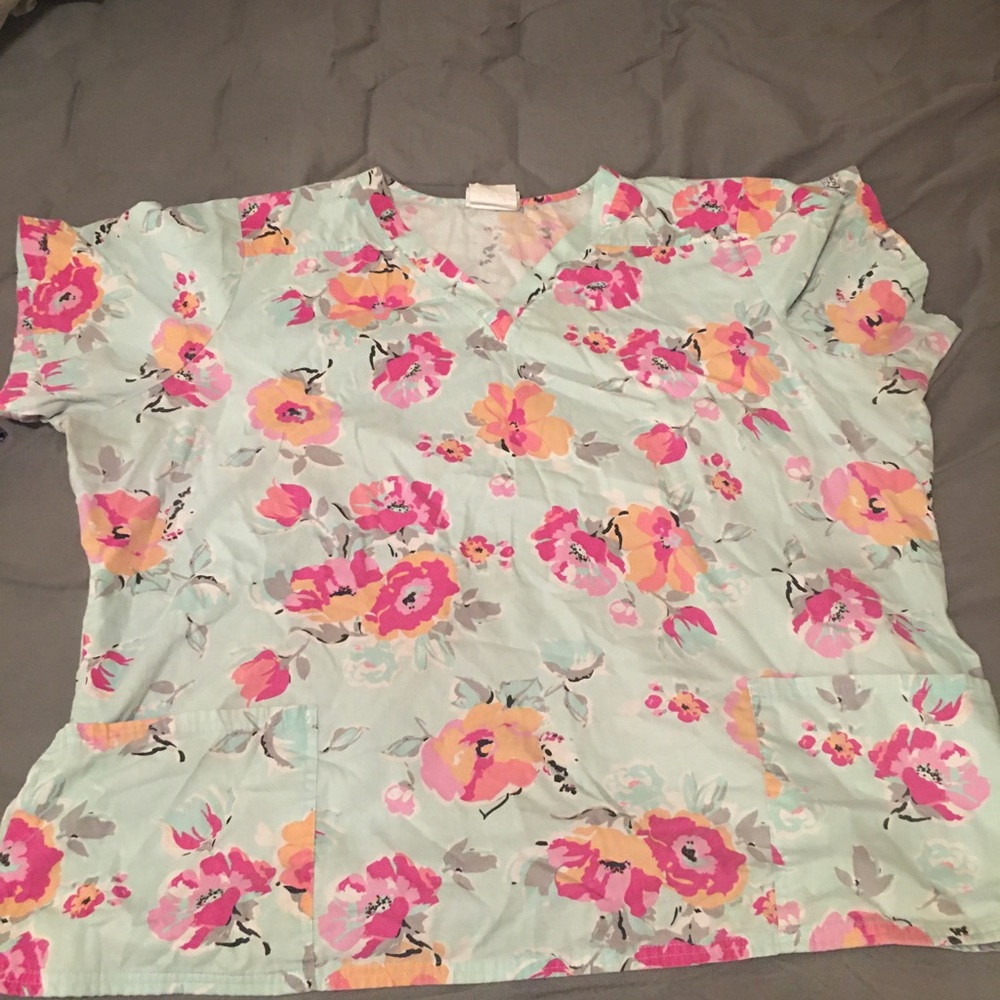 3x scrub top